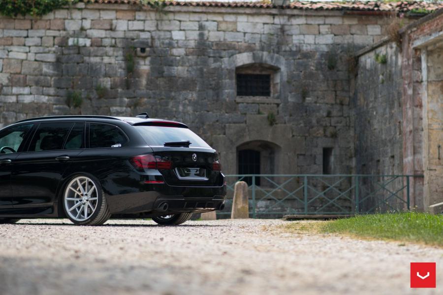  BMW 5-Series Touring on Vossen Wheels (VFS1) 2017 года  (фото 16 из 29)